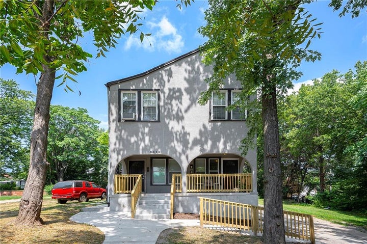 Photo 1 of 33 — 3318 E 10 Street, Kansas City, MO 64127