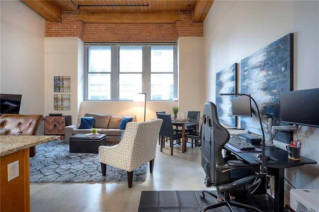 712 Broadway Boulevard 304