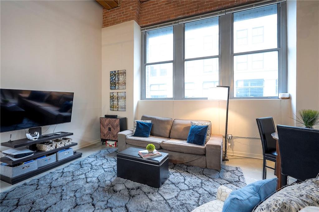 712 Broadway Boulevard 304