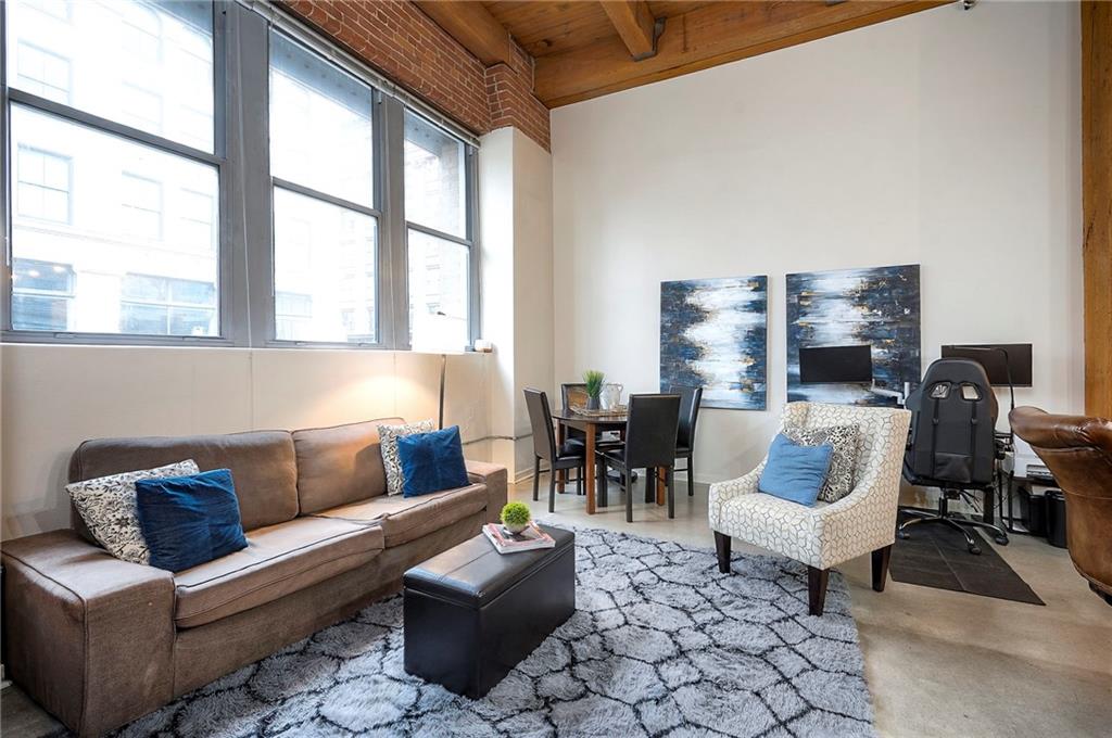 712 Broadway Boulevard 304