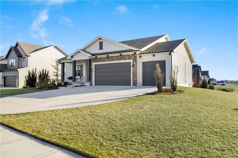 Photo of 19013 W 188th Terrace, Spring Hill, KS 66083 (MLS # 2589643)