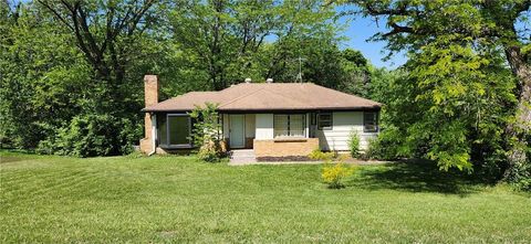 Photo of 7210 Hullwood Avenue, Kansas City, MO 64133 (MLS # 2619224)
