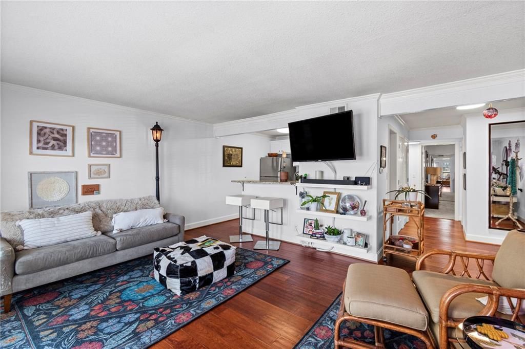 Photo of 4727 Jarboe Street #23, Kansas City, MO 64112 (MLS # 2607824)