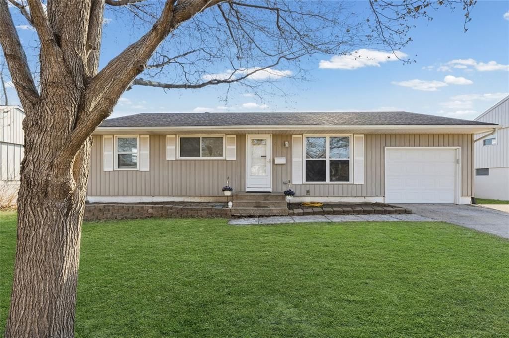 Photo of 829 N Choctaw Avenue, Independence, MO 64056 (MLS # 2607995)