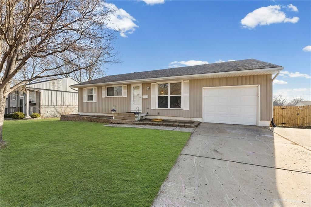 Photo of 829 N Choctaw Avenue, Independence, MO 64056 (MLS # 2607995)