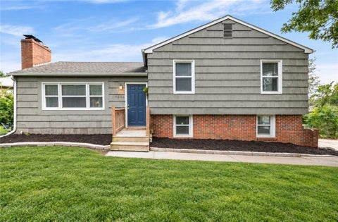 Photo of 7801 E 99 Terrace, Kansas City, MO 64134 (MLS # 2644151)