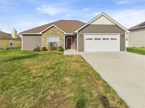 Photo of 1604 W 6th Street Terrace, Knob Noster, MO 65336 (MLS # 2585380)