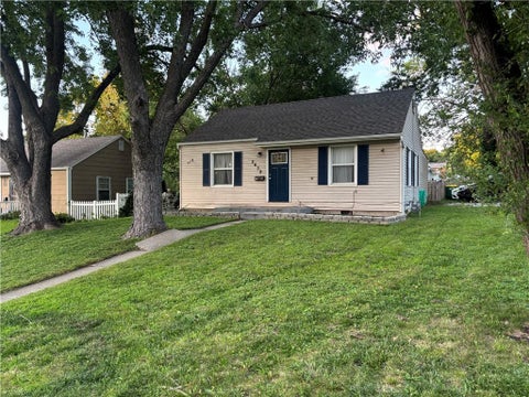 Photo of 2639 S 28th Street, Kansas City, KS 66106 (MLS # 2628320)