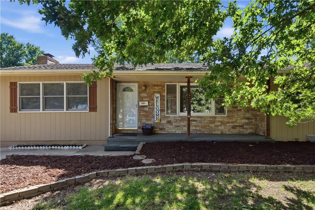 Photo of 215 N Maple Street, Gardner, KS 66030 (MLS # 2624614)