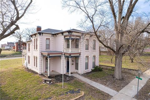 Photo of 528 N 8th Street, St Joseph, MO 64501 (MLS # 2613928)
