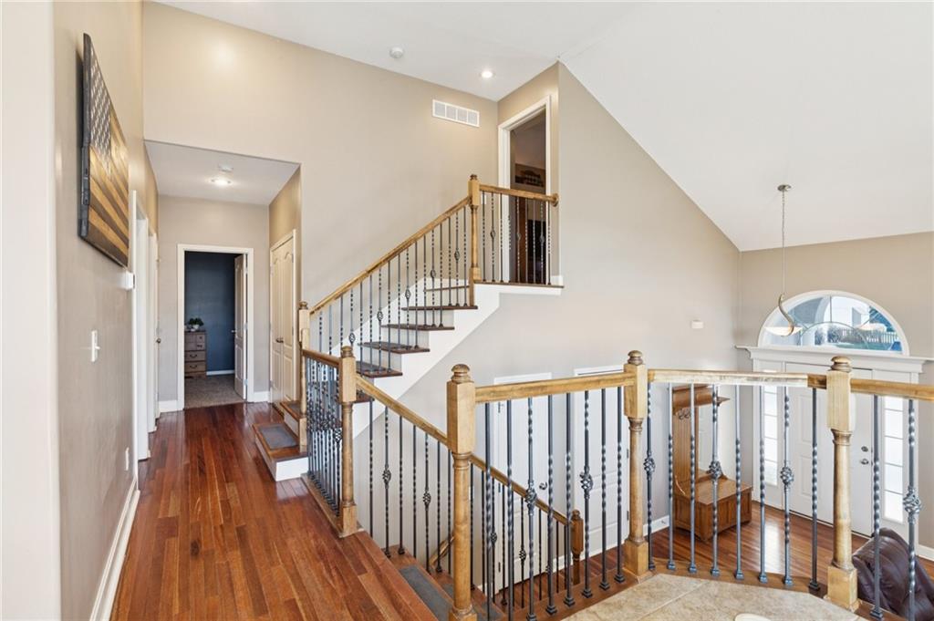 904 Crestridge Drive