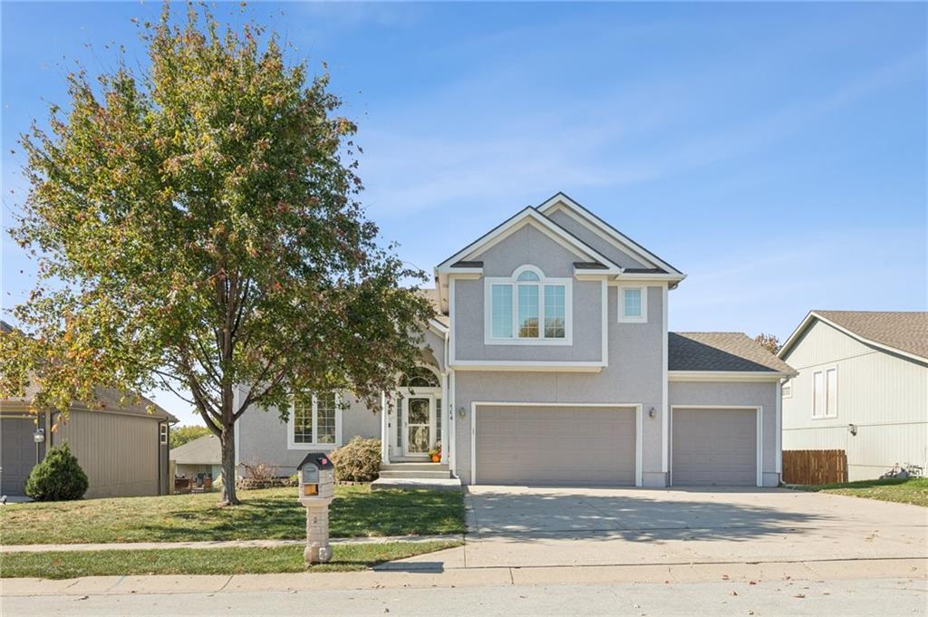 904 Crestridge Drive