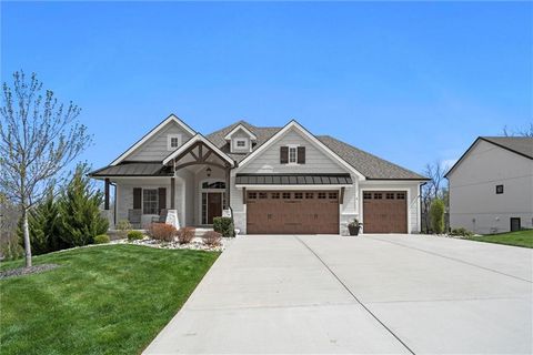 6 Black Hawk Drive Lake Winnebago MO 64034