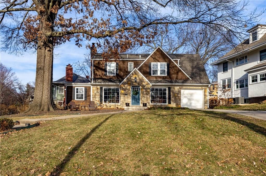 Photo of 100 Morningside Drive, Kansas City, MO 64113 (MLS # 2592336)