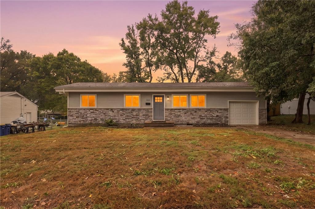 Photo of 812 W Brown Street, Liberty, MO 64068 (MLS # 2637930)