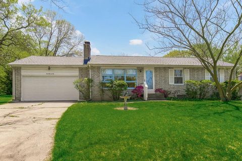 Photo of 910 NW South Shore Drive, Lake Waukomis, MO 64151 (MLS # 2615957)