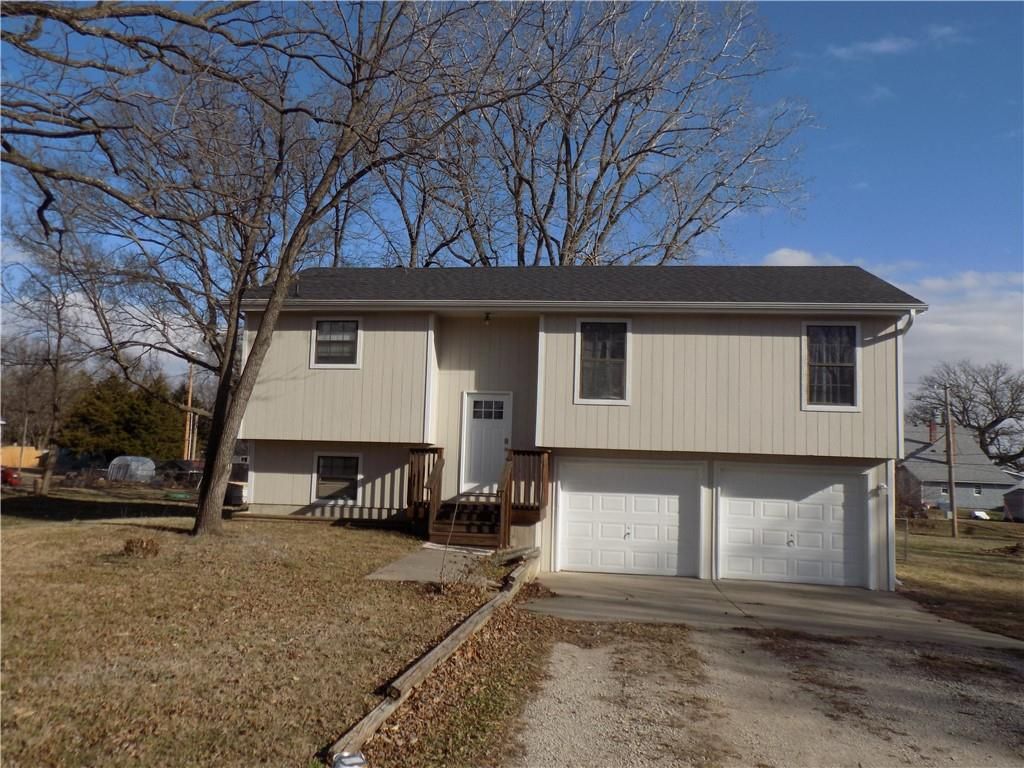 Photo of 105 Jefferson Street, Pomona, KS 66076 (MLS # 2592735)