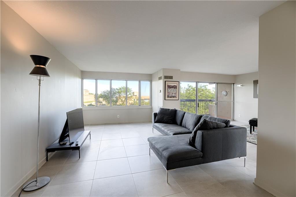 2510 Grand Boulevard 1004