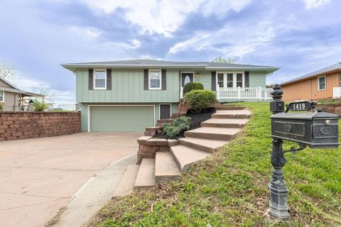 Photo of 1419 Tamara Drive, St Joseph, MO 64506 (MLS # 2613926)