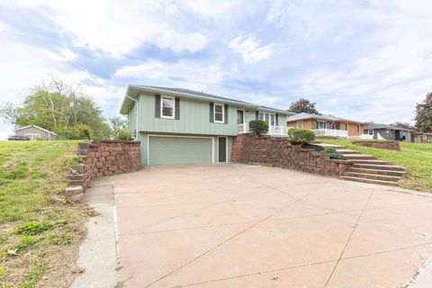 Photo of 1419 Tamara Drive, St Joseph, MO 64506 (MLS # 2613926)