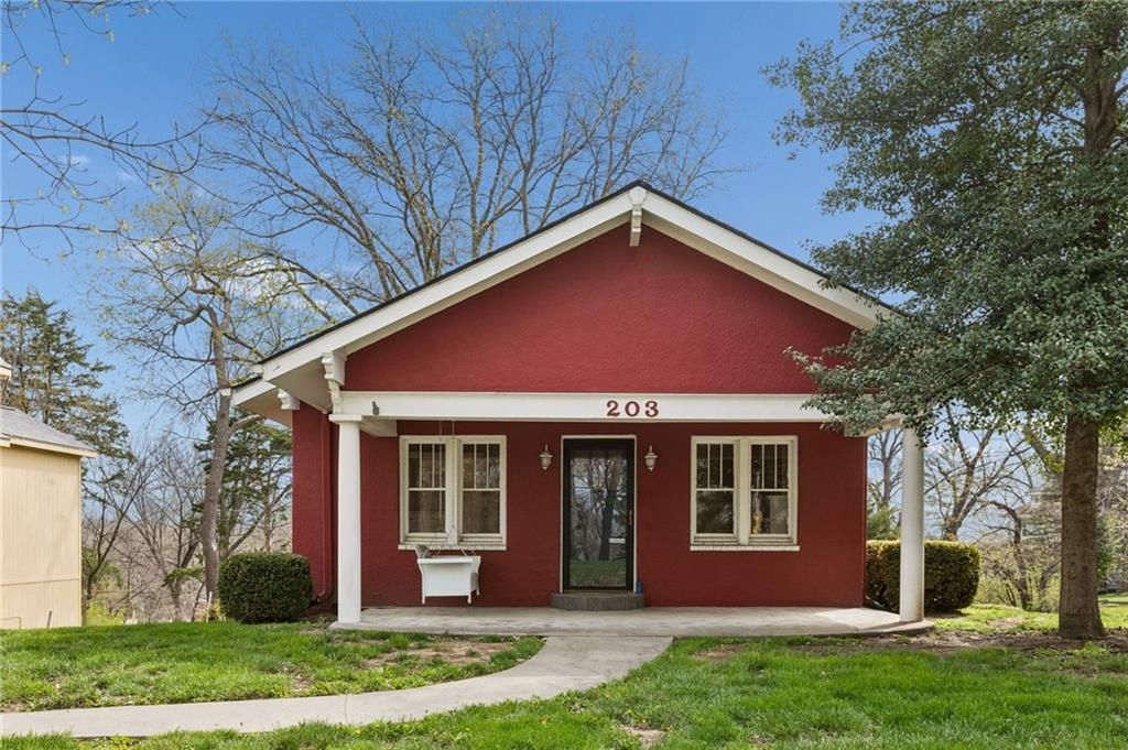 Photo of 203 N Ridge Avenue, Liberty, MO 64068 (MLS # 2608487)