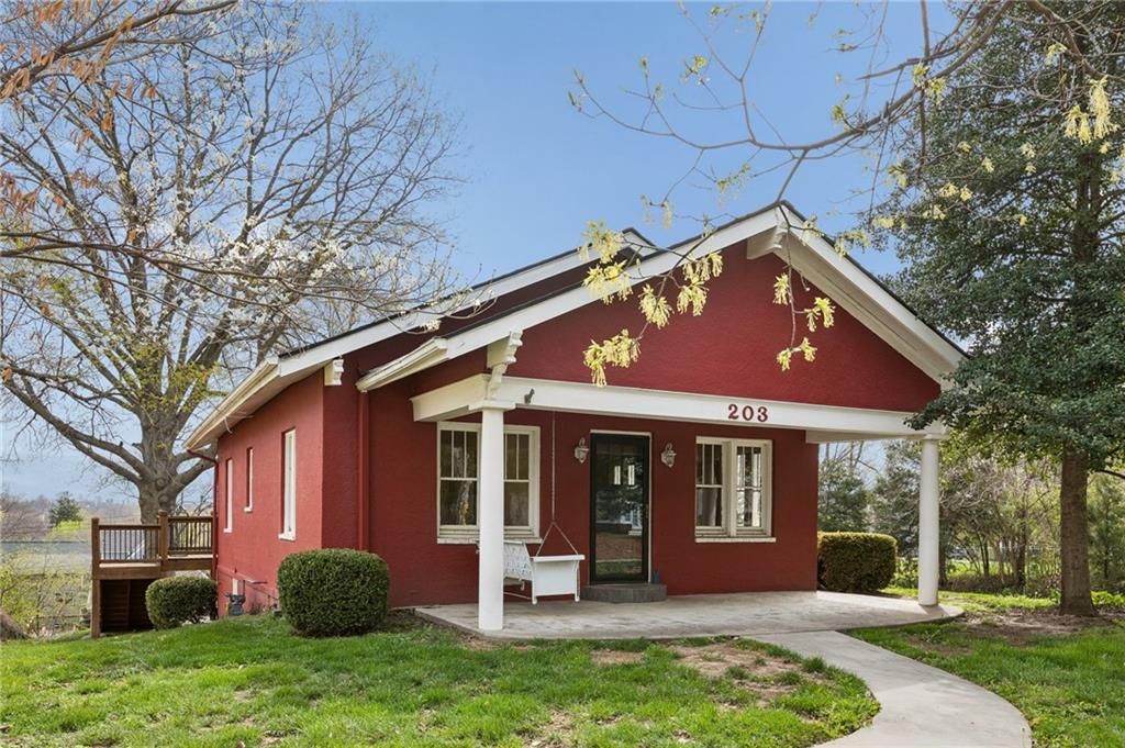 Photo of 203 N Ridge Avenue, Liberty, MO 64068 (MLS # 2608487)