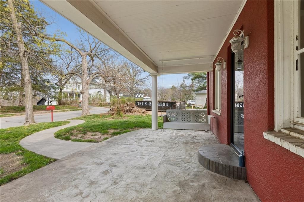 Photo of 203 N Ridge Avenue, Liberty, MO 64068 (MLS # 2608487)