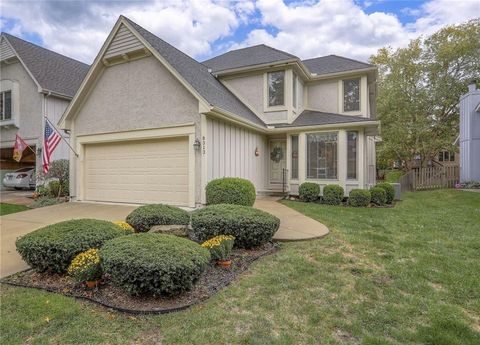 Photo of 8313 W 120th Street, Overland Park, KS 66213 (MLS # 2583572)