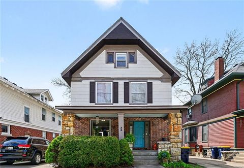 Photo of 33 E 32nd Street, Kansas City, MO 64111 (MLS # 2614028)