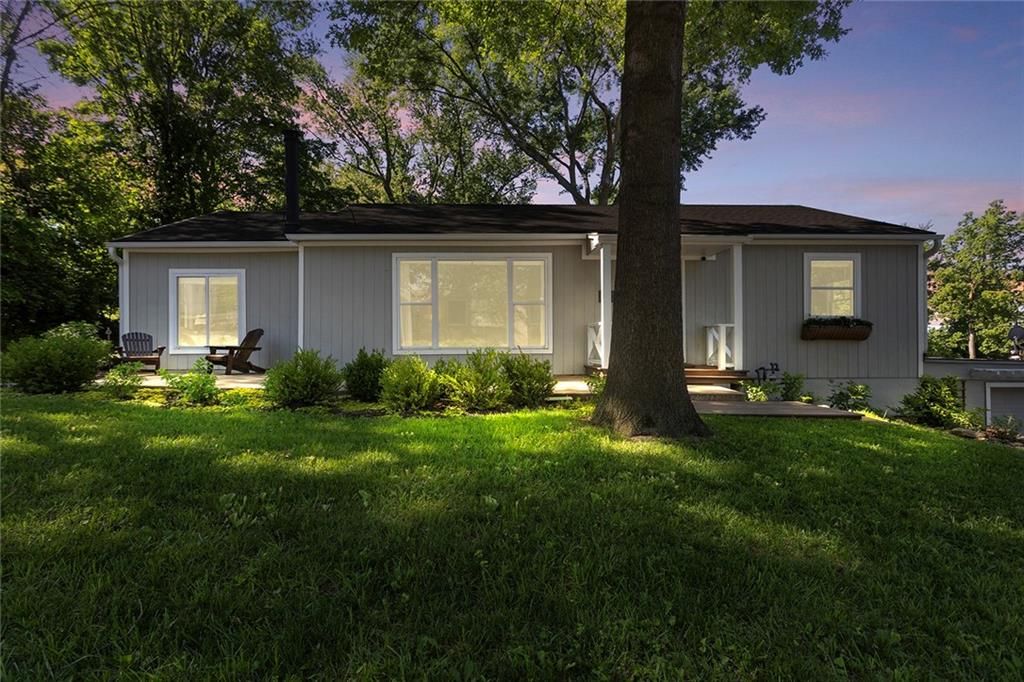 Photo of 1135 ELIZABETH Street, Liberty, MO 64068 (MLS # 2618231)