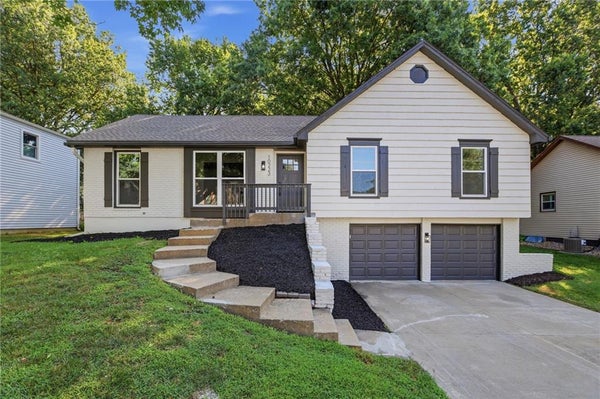 10223 ROSEHILL RD, LENEXA, KS 66215 - Image a886ea7b326c8b5138fe496f1cd6eb60/294384012
