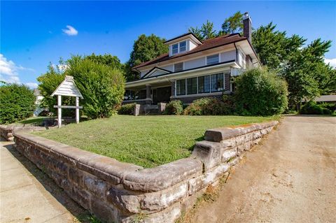 Photo of 210 E Gay Street, Warrensburg, MO 64093 (MLS # 2631986)