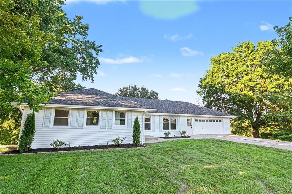 Photo of 1500 Ridgeview Road, Liberty, MO 64068 (MLS # 2641590)