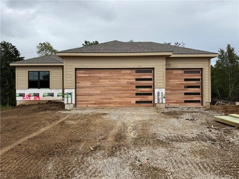 Photo of 2116 Deerfield Terrace, Liberty, MO 64068 (MLS # 2643380)