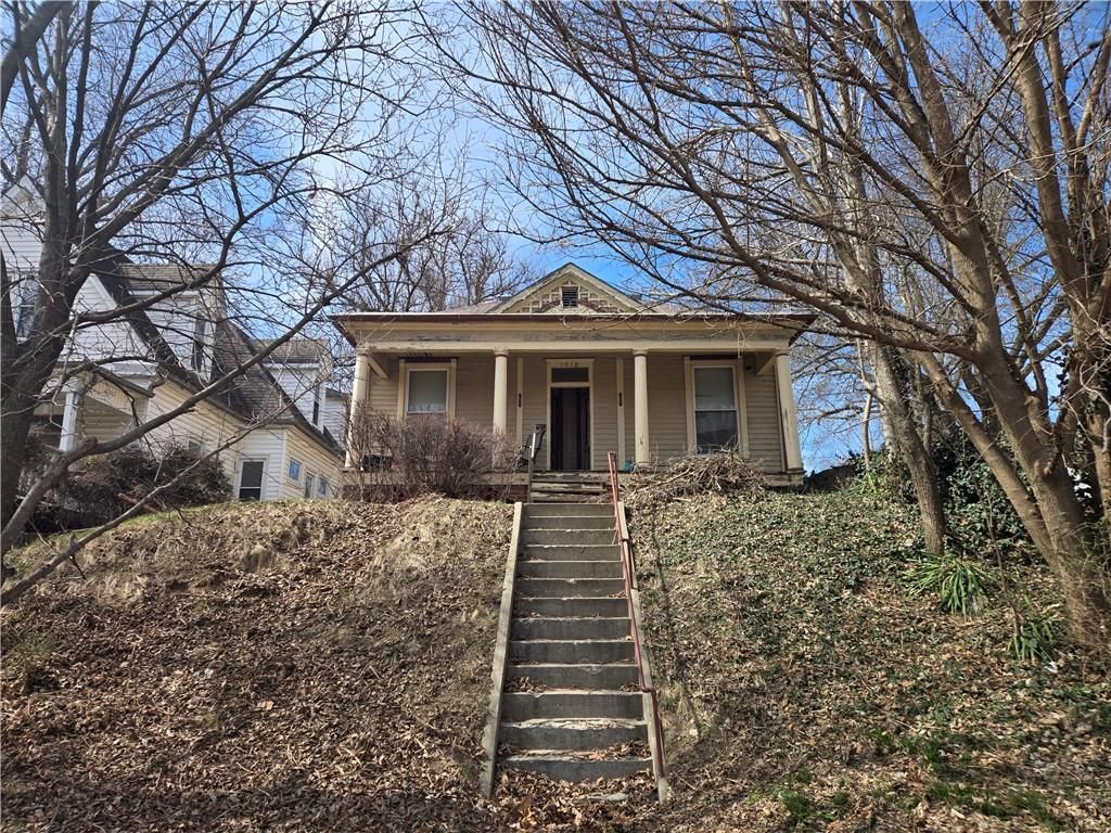 Photo of 1618 Main Street, St Joseph, MO 64505 (MLS # 2607803)