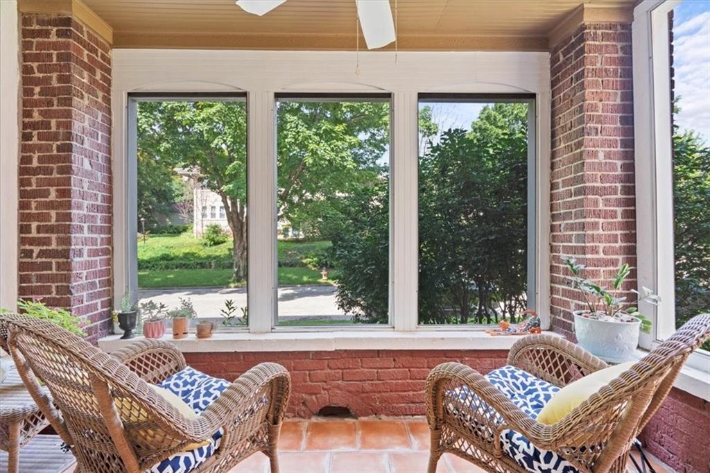 5129 Wyandotte Street 1