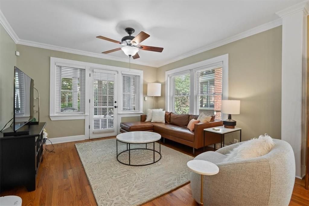 Photo of 5129 Wyandotte Street #1, Kansas City, MO 64112 (MLS # 2599159)