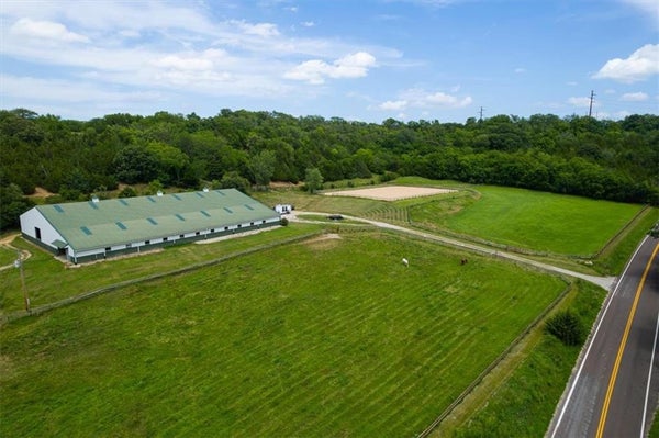17432 MOUNT OLIVET RD, LEAVENWORTH, KS 66048 - Image a8eccda20f46413a9ea5b09511cace0c/1943230965