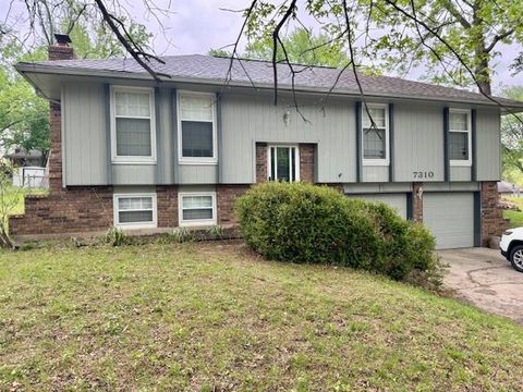 Photo of 7310 NW 76th Terrace, Kansas City, MO 64152 (MLS # 2616470)