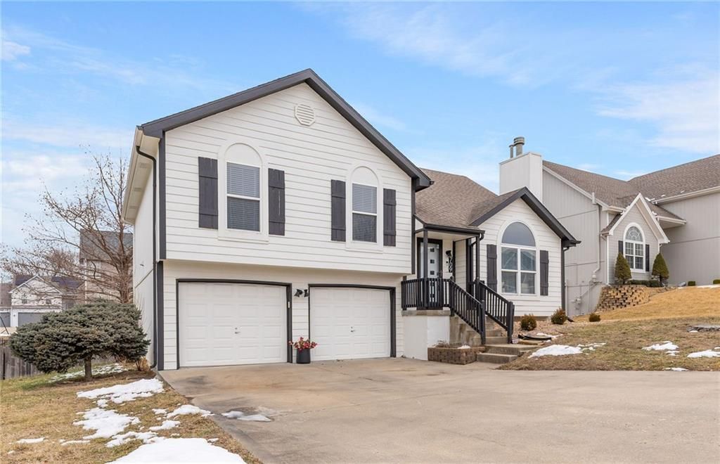 Photo of 709 Red Maple Drive, Liberty, MO 64068 (MLS # 2596108)