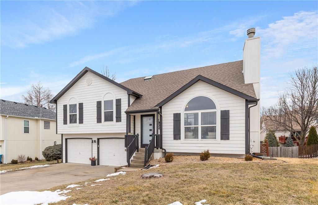 Photo of 709 Red Maple Drive, Liberty, MO 64068 (MLS # 2596108)