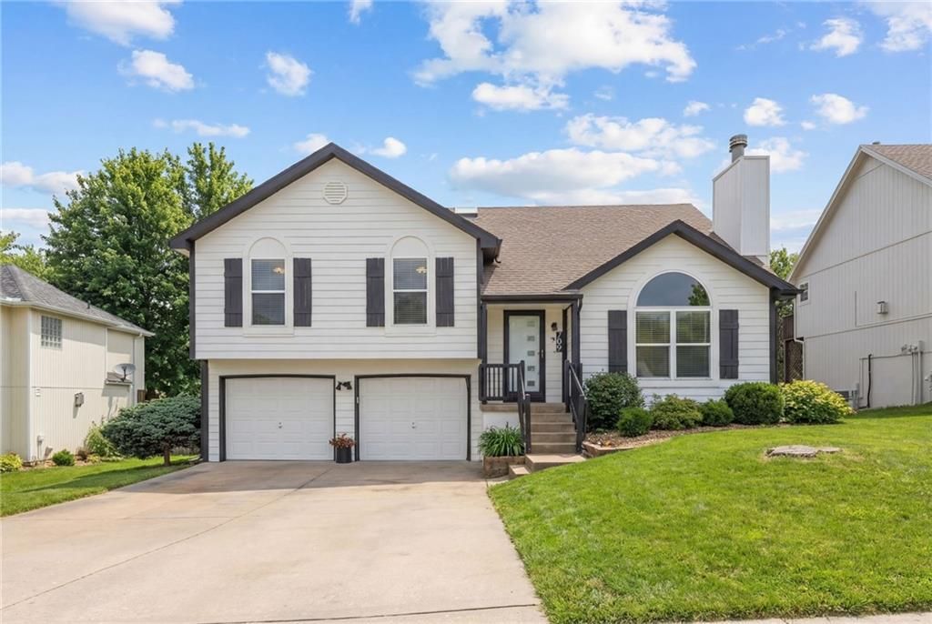 Photo of 709 Red Maple Drive, Liberty, MO 64068 (MLS # 2596108)