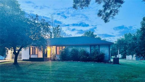 708 E Grand Avenue, Lacygne, KS 66040 - #: 2567398