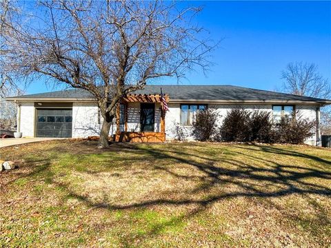 708 E Grand Avenue, Lacygne, KS 66040 - MLS#: 2567398