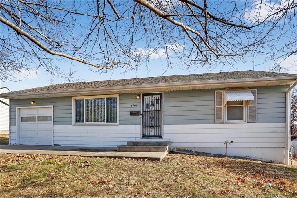 Photo of 6703 N Forest Avenue, Gladstone, MO 64118 (MLS # 2592437)