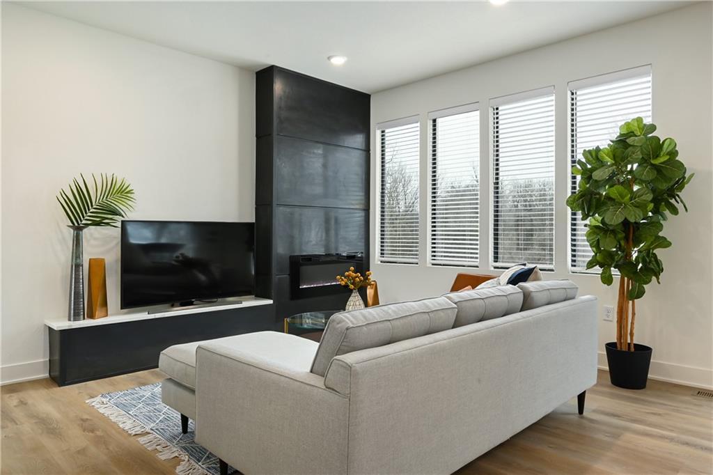 8200/8202, 8206/8208, 830 E 65th Street