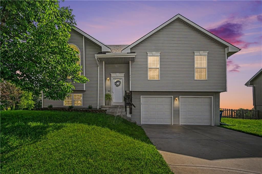 Photo of 18607 Wildflower Drive, Smithville, MO 64089 (MLS # 2623685)