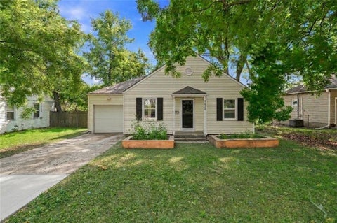 Photo of 7533 Marty Street, Overland Park, KS 66204 (MLS # 2644906)