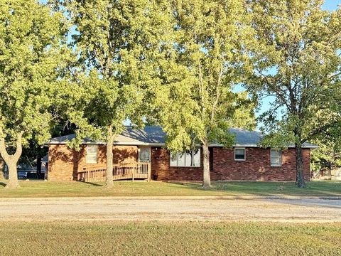 1303 S Forest Street, El Dorado Springs, MO 64744 - #: 2610682