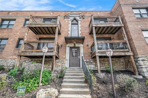 Photo of 1104 W 46th Street #2, Kansas City, MO 64111 (MLS # 2626013)